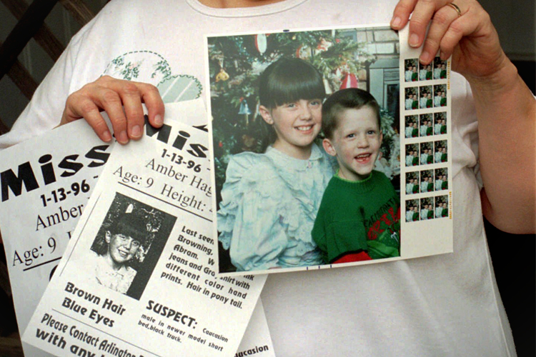 Glenda Whitson holding picture of granddaughter, Amber Hagerman (AP/Bill Janscha)