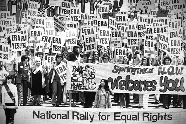 An estimated 10,000 marchers descend on the Capitol building in Springfield, Ill to demonstrate for the passage of the Equal Rights Amendment, May 16, 1976. (AP)