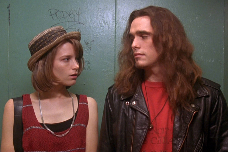 Bridget Fonda and Matt Dillon in "Singles"