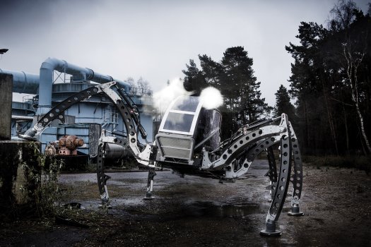 Denton initially shod the Mantis in modified go-kart tires. "They worked out really well," he notes, "but they weren't very grippy." So he fabricated custom rubber feet, modeling the hexagonal pattern after off-road tires. Now he alternates shoes based on the terrain. (Matt Denton)