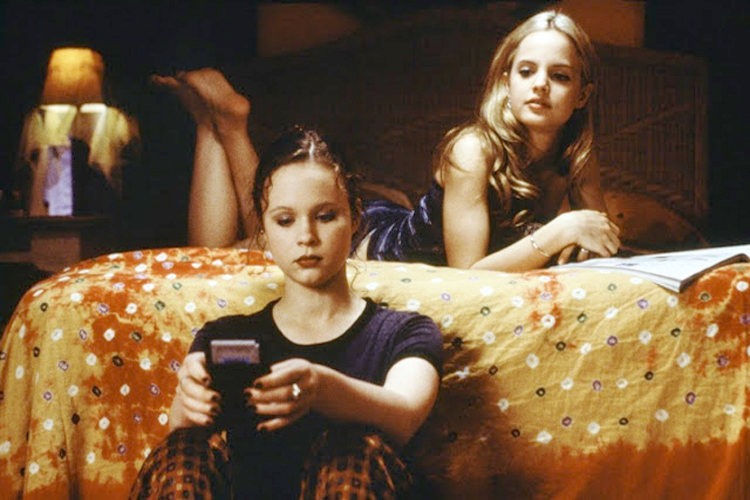 Thora Birch and Mena Suvari in "American Beauty"