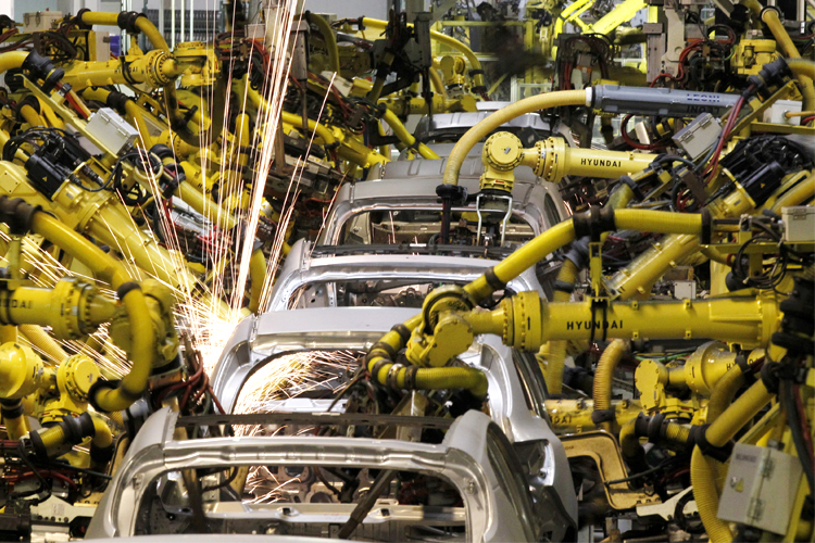 Robotic machines weld bodies of Kia cars (Reuters/Petr Josek Snr)