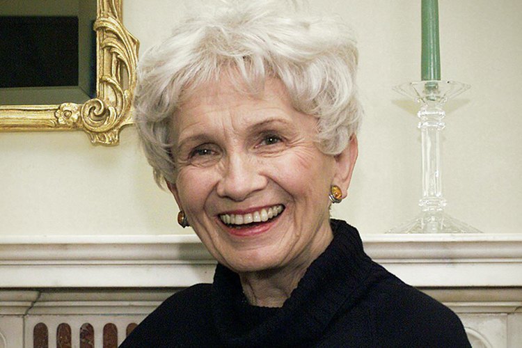 FILE - In this Oct. 28, 2002 file photo, Canadian author Alice Munro poses for a photograph at the Canadian Consulate's residence in New York. Munro has won this year's Nobel Prize in literature it was announced Thursday Oct. 10, 2013. The Swedish Academy, which selects Nobel literature winners, called her a "master of the contemporary short story". (AP Photo/Paul Hawthorne, File) (Paul Hawthorne)