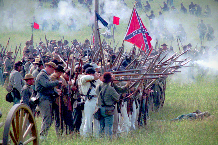 A reenactment of the 135th anniversary of the Battle of Gettysburg in Gettysburg, Pa. (AP/Paul Vathis)
