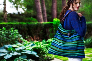 ak' taj (Dancing) Shoulder Bag (TalismanPHOTO)