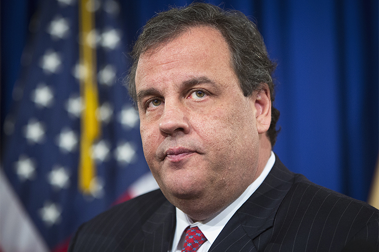 Chris Christie gives a news conference in Trenton January 9, 2014. (Reuters/Carlo Allegri)