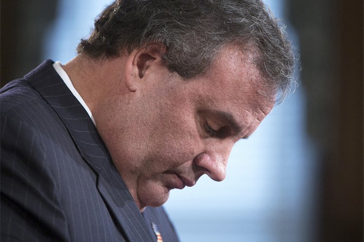 Chris Christie reacts during a news conference in Trenton January 9, 2014. (Reuters/Carlo Allegri)