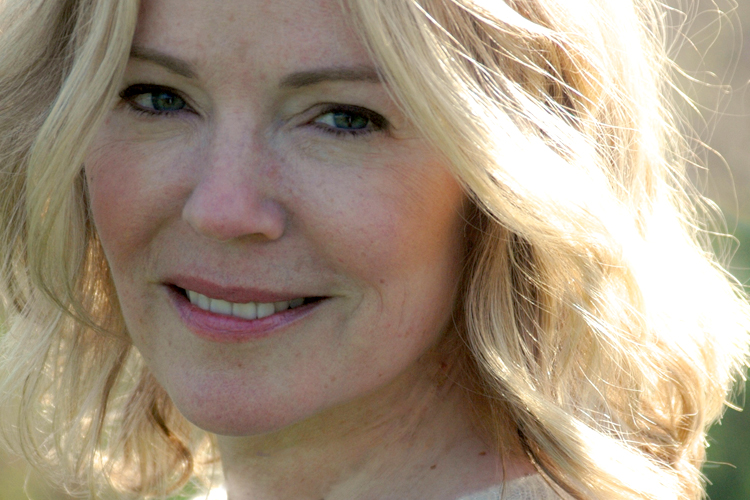 Dani Shapiro (Kate Uhry)