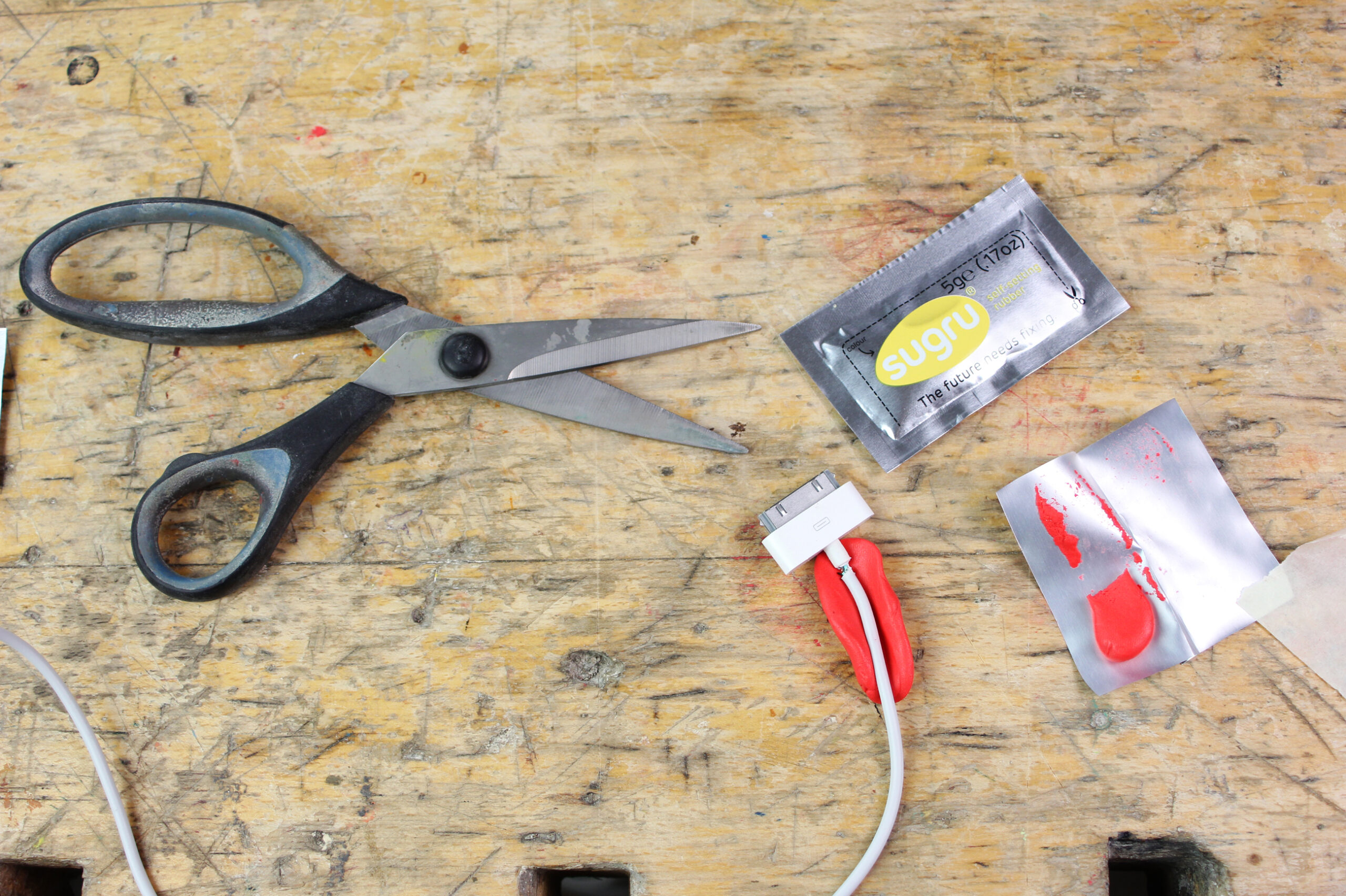 (Sugru)