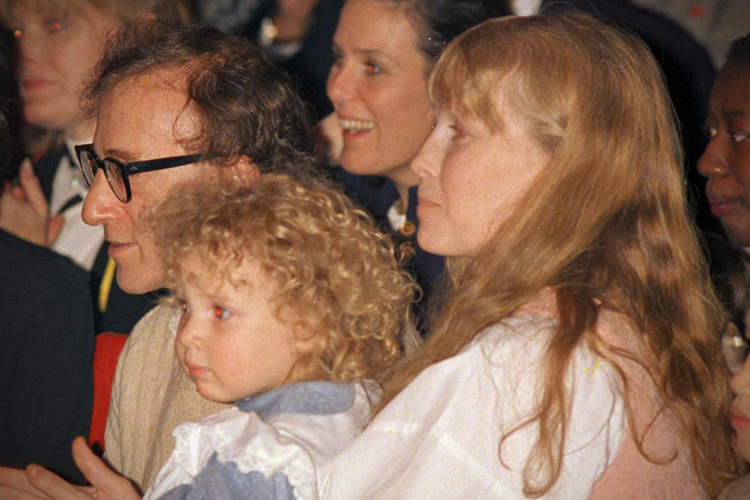 Woody Allen, Dylan Farrow, and Mia Farrow, Nov. 14, 1987. (AP/Ed Bailey)