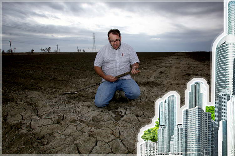 Farmer Carlton Duty, Jr. checks water content in his dry tomato field, Feb. 26, 2014 in Lemoore, Calif. (AP/Gary Kazanjian/<a href='http://www.shutterstock.com/gallery-658339p1.html'>Vadim Georgiev</a> via <a href='http://www.shutterstock.com/'>Shutterstock</a>/Salon)