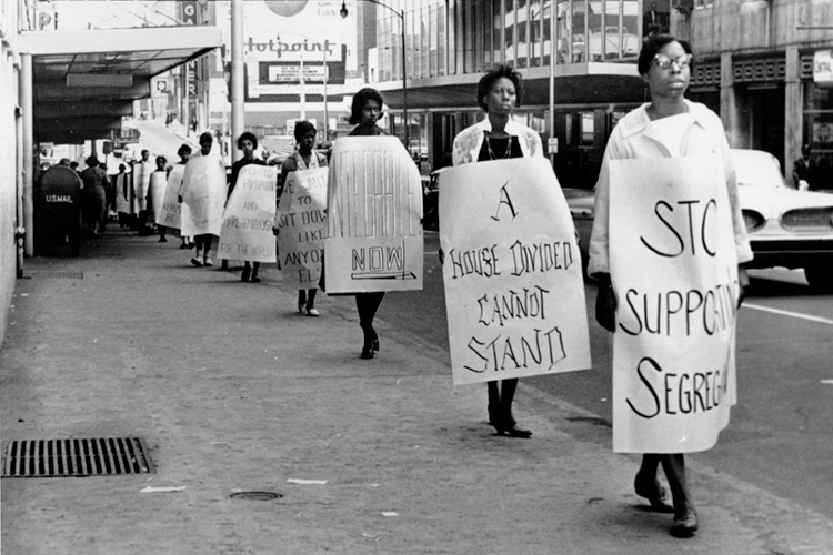 Picketers outside Rich's department store protesting against segregated eating facilities at one of its lunch counters in Atlanta, Ga., on Oct. 19, 1960. (AP)