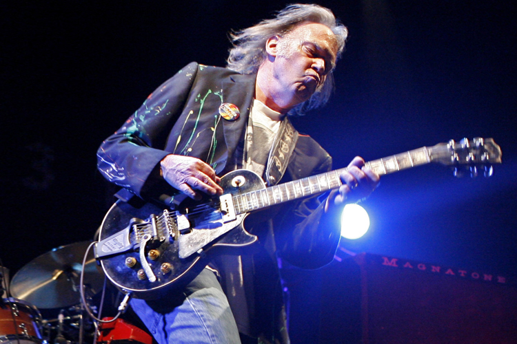 Neil Young (AP/Jason Decrow)
