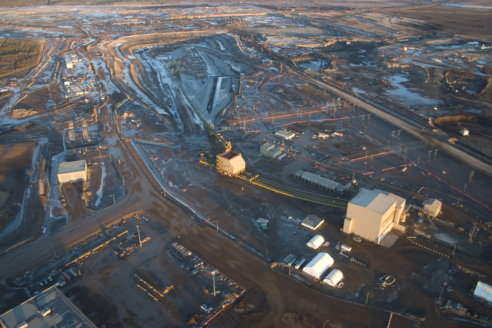 Oil sands development in Northern Alberta (Christopher Kolaczan/Shutterstock)