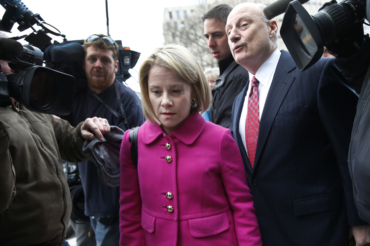 Bridget Anne Kelly makes her way through a crush of media with her attorney as she arrives at Mercer County Court in Trenton, New Jersey, March 11, 2014. (Reuters/Mike Segar)
