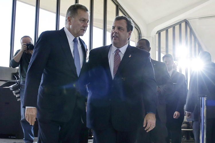 Chris Christie walks with Port Authority chairman David Samson, Nov. 14, 2013. (AP/Mel Evans)