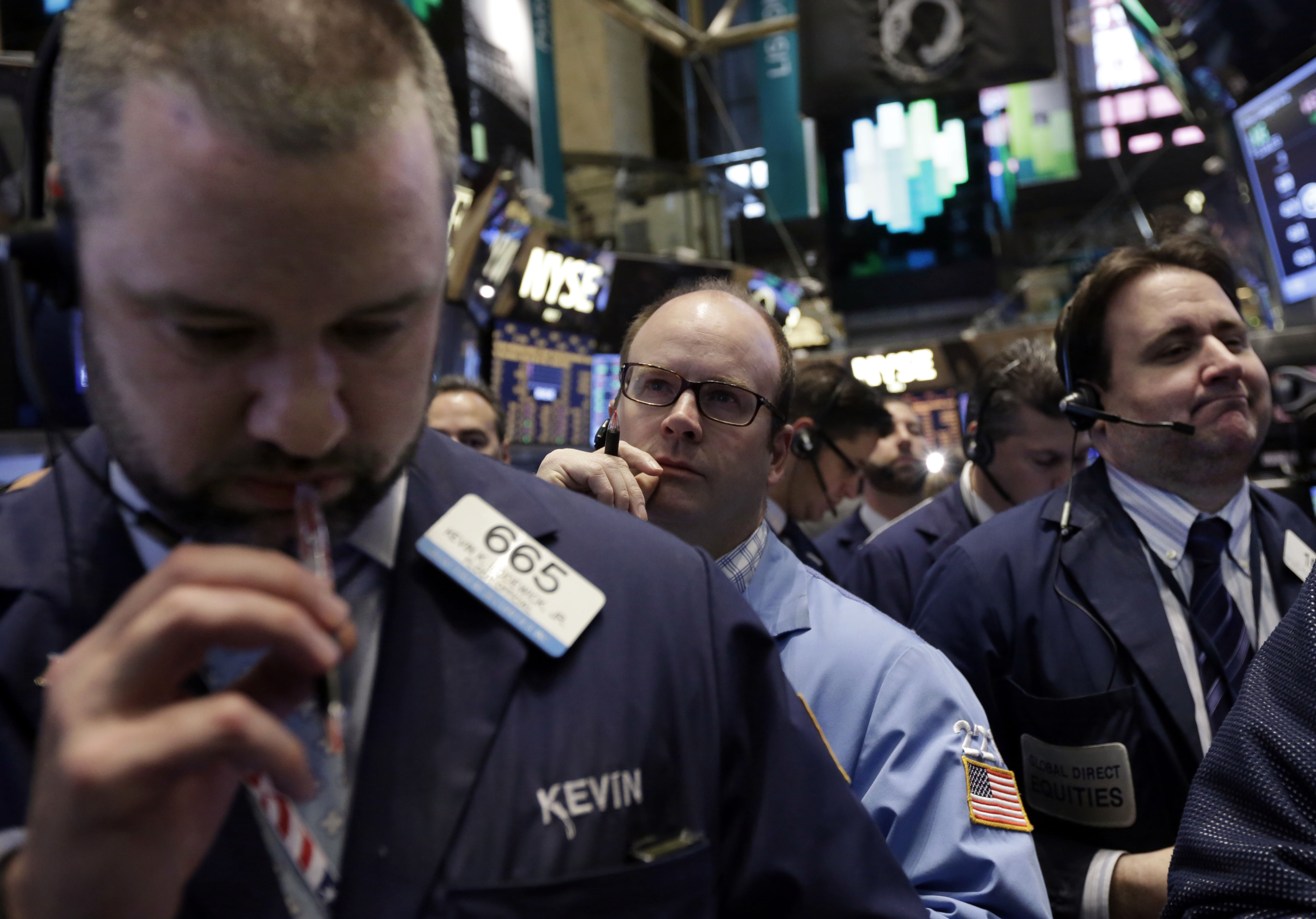 Traders work on the floor of the New York Stock Exchange, Friday, April 11, 2014. Weaker earnings at JPMorgan Chase are dragging bank stocks lower in early trading. Technology and biotech stocks also fell, a day after the worst rout for the Nasdaq composite index since 2011. (AP Photo/Richard Drew) (AP)
