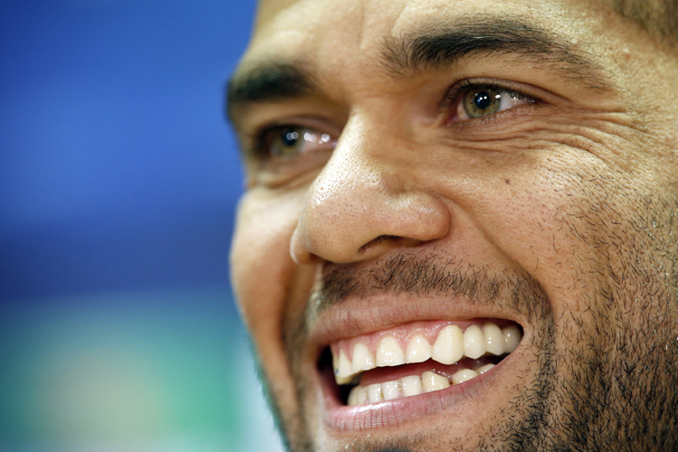 Dani Alves (Reuters/Albert Gea)