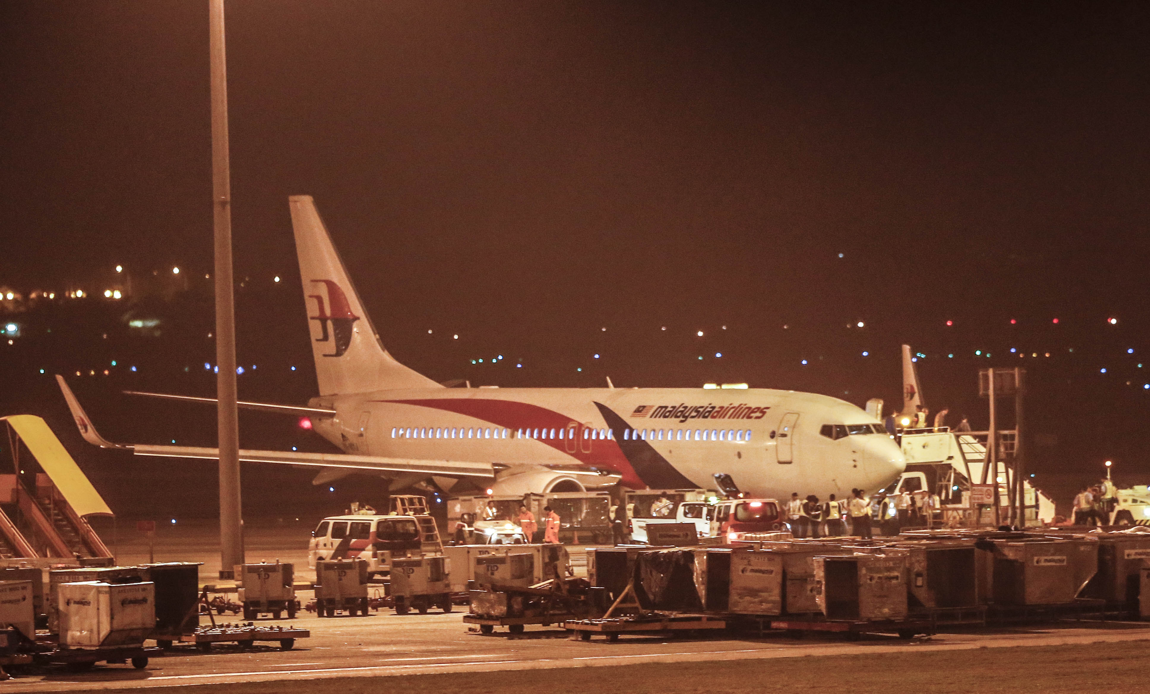 Malaysia Airlines flight MH192 bound for Bangalore turned back towards and parked at Kuala Lumpur International Airport in Sepang, Malaysia, Monday, April 21, 2014, after its right landing gear malfunctioned upon takeoff. The airline says Flight 192 carrying 166 people landed safely at the Kuala Lumpur International Airport early Monday, four hours after it departed. (AP Photo/Vincent Thian) (AP)