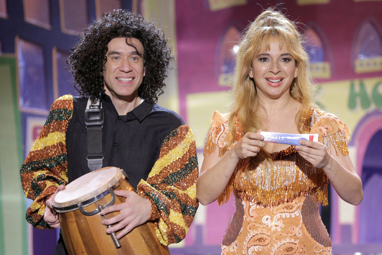 Fred Armisen and Maya Rudolph in "The Maya Rudolph Show" (NBC/Paul Drinkwater)