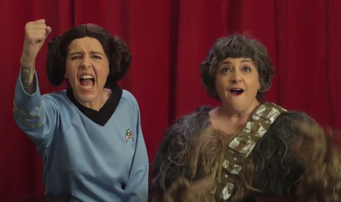 Neko Case and Kelly Hogan in "These Aren't the Droids" (screenshot)