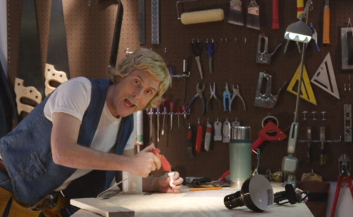 "Weird Al" in "Handy" (screenshot)