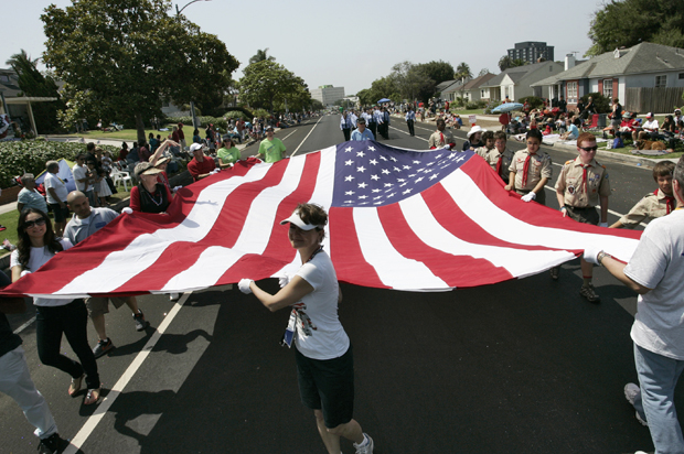 Participants carry a large U.S. flag at a Fourth of July Parade in Los Angeles, California, July 4, 2013. (Reuters/Jonathan Alcorn)