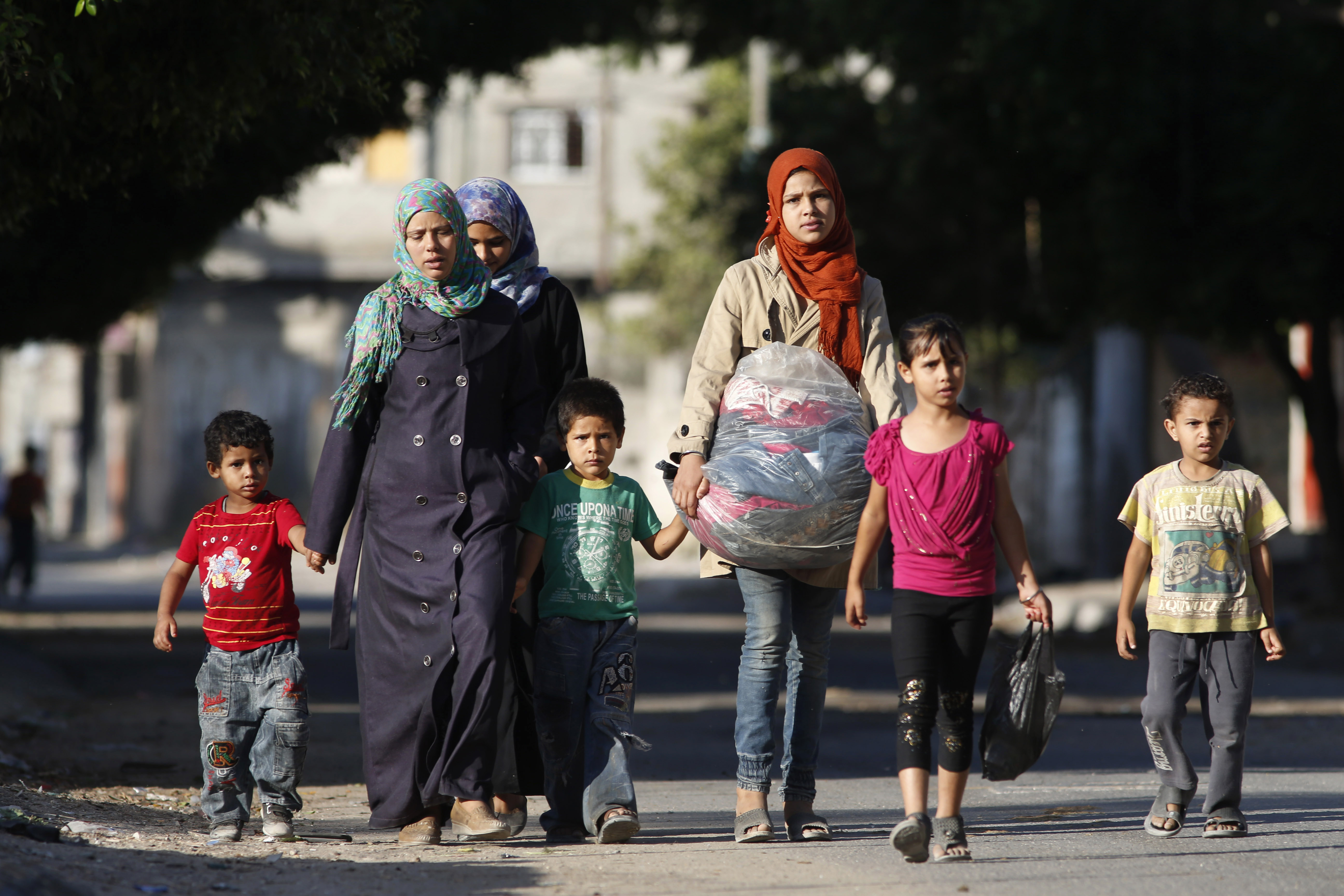 Palestinians flee their homes in the Zeitoun neighbourhood of Gaza City, after Israel had airdropped leaflets warning people to leave the area, Wednesday, July 16, 2014. (AP/Lefteris Pitarakis)