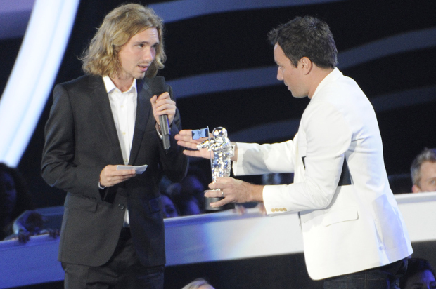 Jesse accepts the award for Video of the Year  from Jimmy Fallon on behalf of Miley Cyrus at the MTV Video Music Awards, Aug. 24, 2014. (AP/Chris Pizzello)