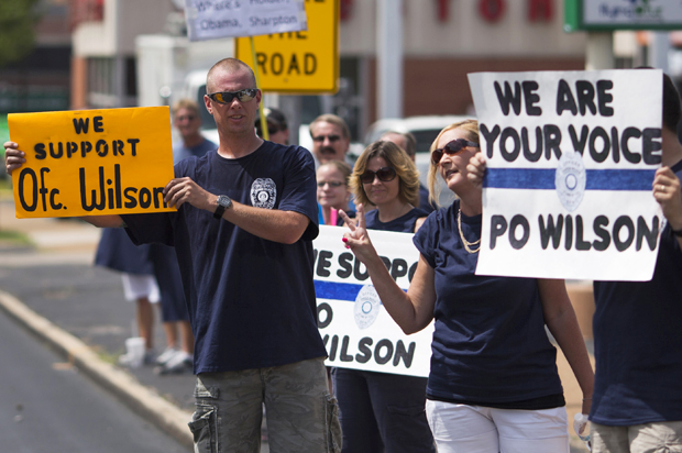 Supporters of officer Darren Wilson in St. Louis, Missouri, August 23, 2014. (Reuters/Adrees Latif)
