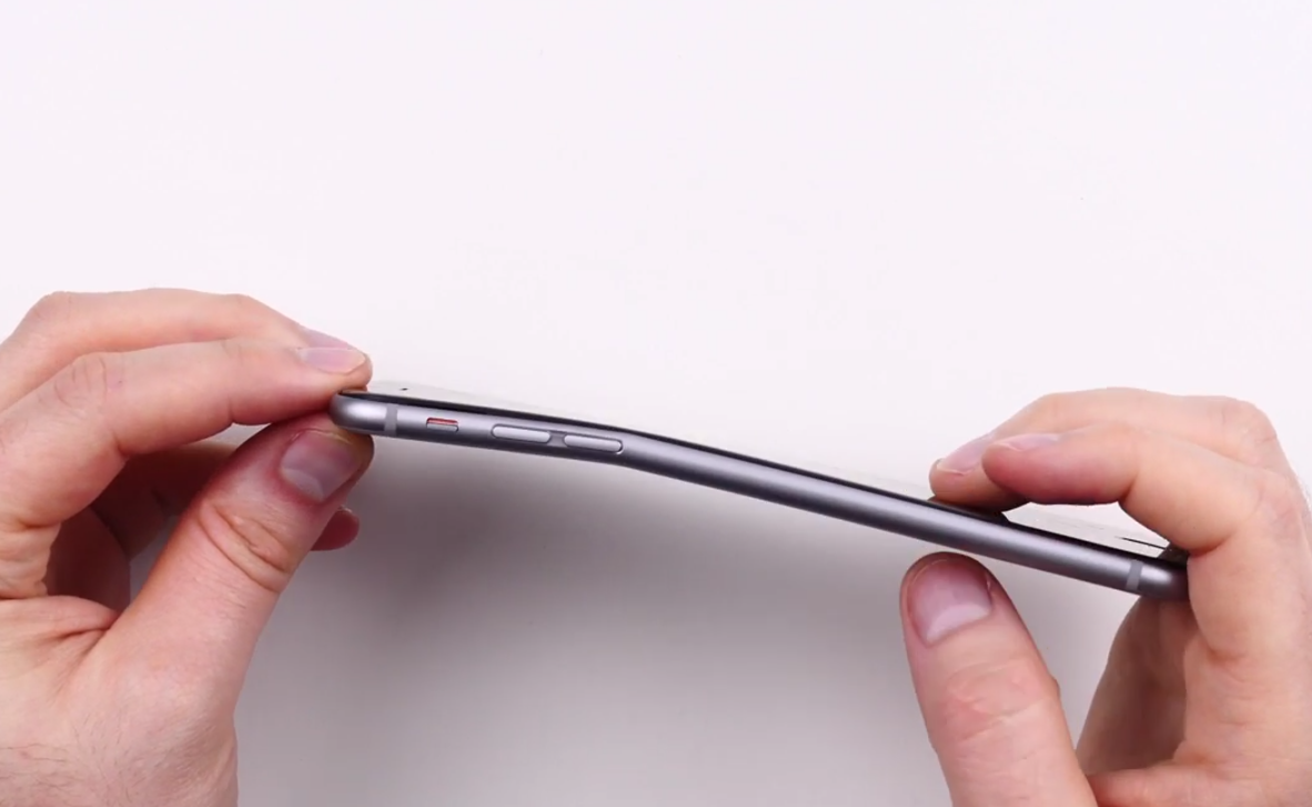 Unbox Therapy performs a bend test on the iPhone 6 Plus (screenshot/Unbox Therapy)
