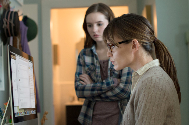 Kaitlyn Dever and Jennifer Garner in "Men, Women & Children" (Paramount Pictures)