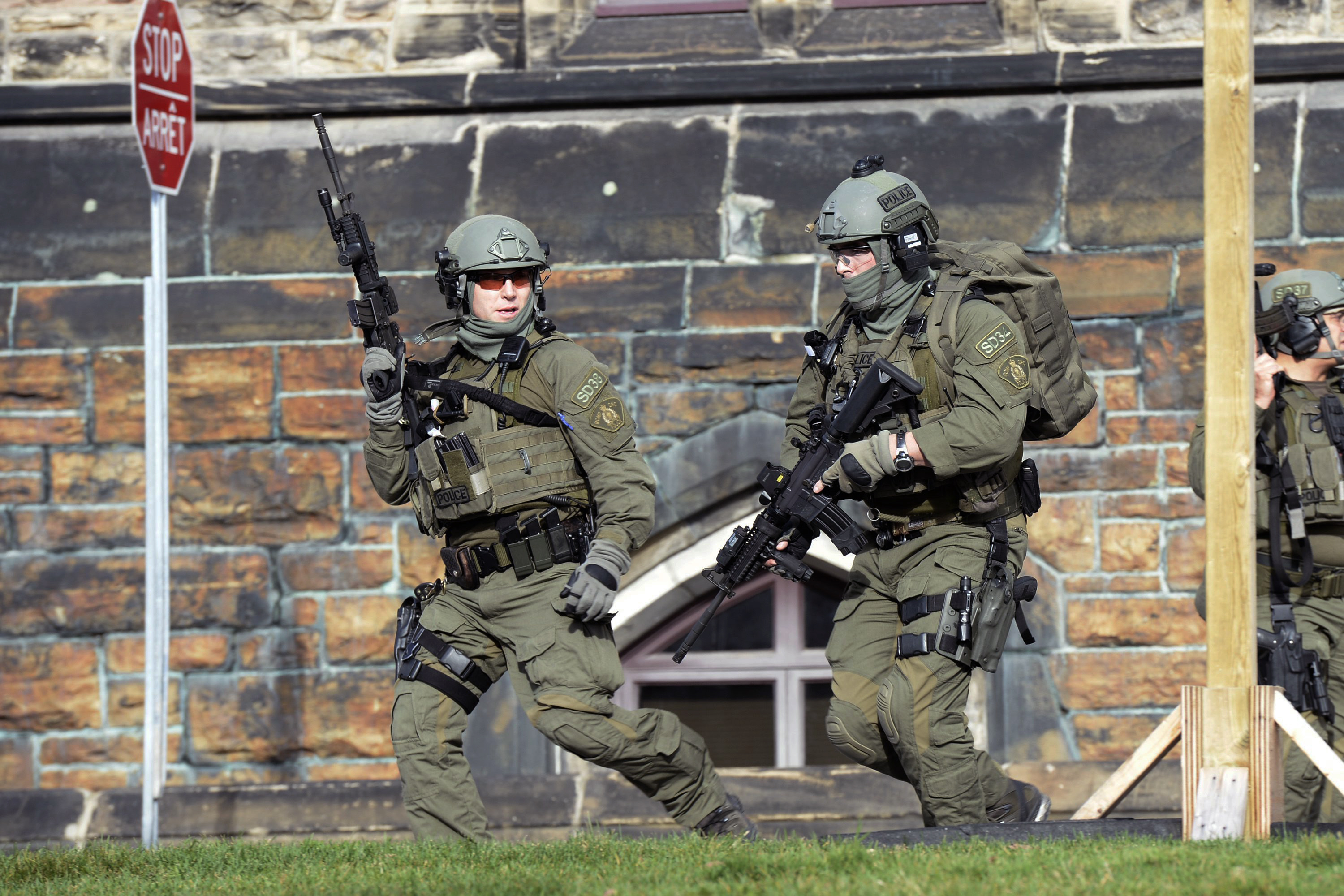 A Royal Canadian Mounted Police intervention team responds to a reported shooting at Parliament building in Ottawa, Wednesday, Oct. 22, 2014. (AP Photo/The Canadian Press, Adrian Wyld) (AP)