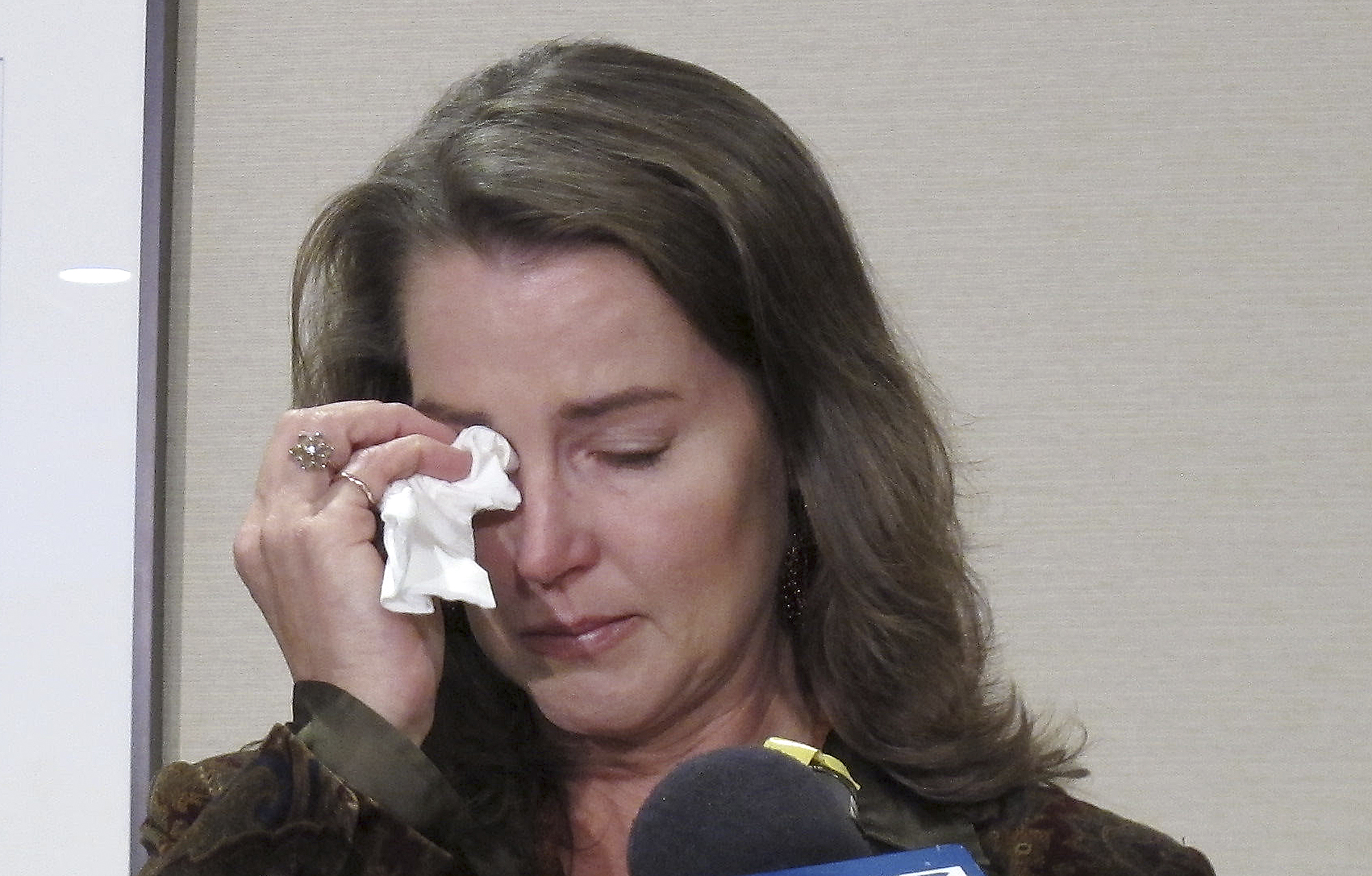 Cylvia Hayes, fiancee of Oregon Gov. John Kitzhaber, cries as she speaks at a news conference in Portland, Ore. on Thursday, Oct. 9, 2014. Hayes has admitted that she violated the law when she married an immigrant seeking to retain residency in the United States. She said she was "associating with the wrong people" while struggling to put herself through college and regrets her actions. (AP Photo/Gosia Wozniacka) (AP)