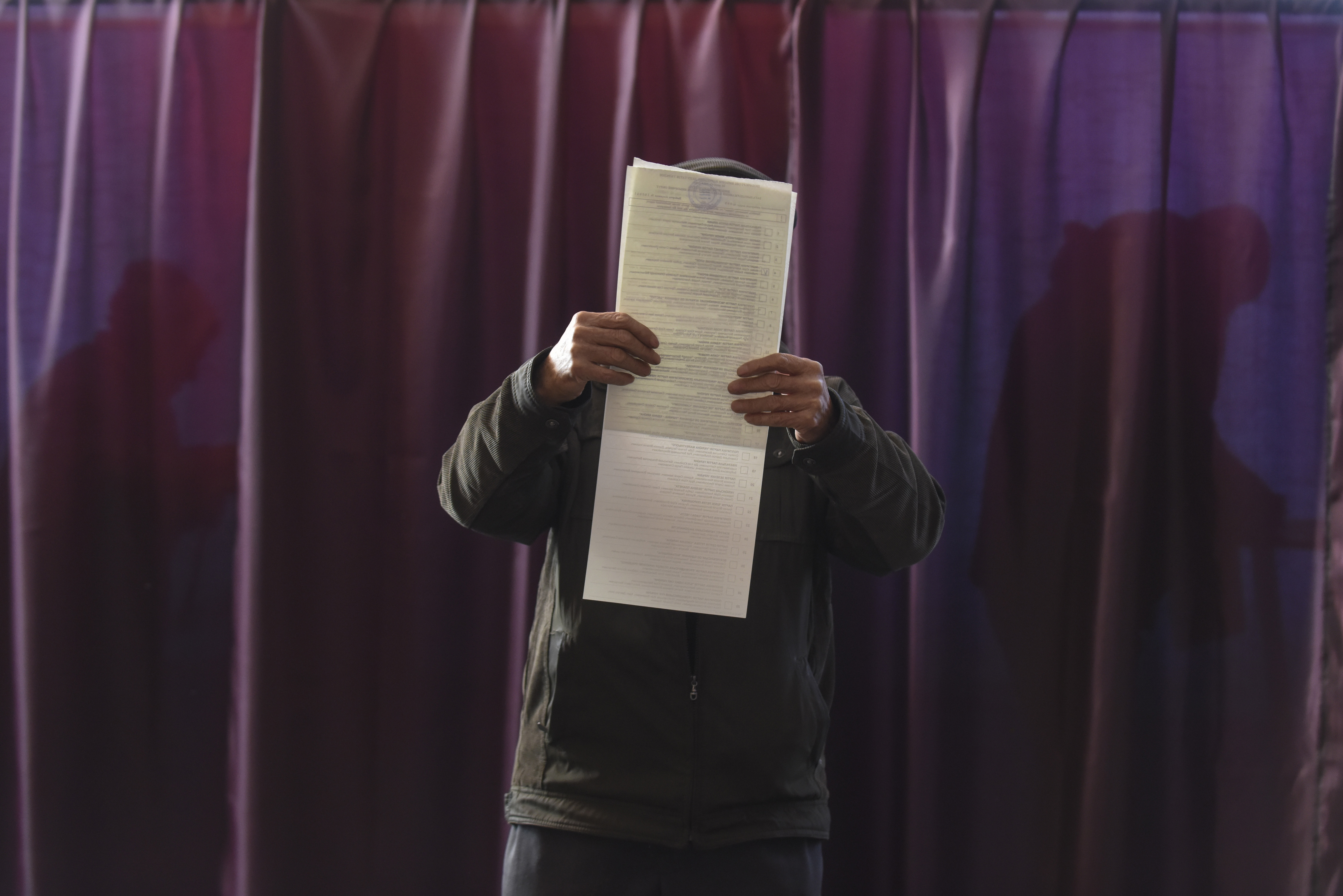 A man reads a ballot paper before casting his vote for the parliamentary elections at a polling station in Konstantinovka, Donetsk region, eastern Ukraine, Sunday, Oct. 26, 2014. Voters in Ukraine headed to the polls Sunday to elect a new parliament, overhauling a legislature tainted by its association with ousted President Viktor Yanukovych.  (AP Photo/Evgeniy Maloletka) (AP)