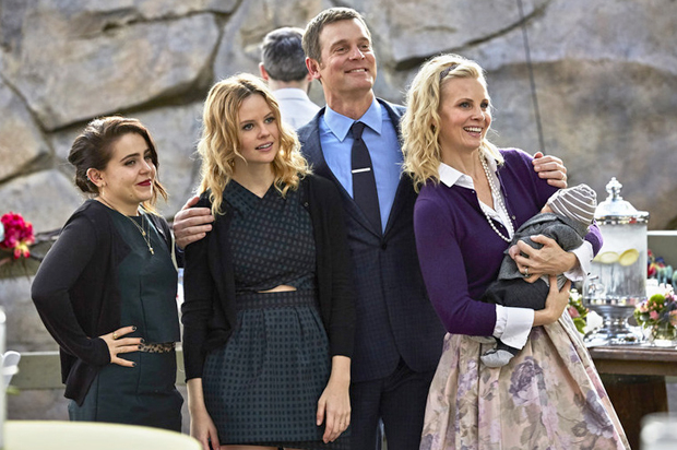 Mae Whitman, Sarah Ramos, Peter Krause and Monica Potter in "Parenthood" (NBC/Ben Cohen)