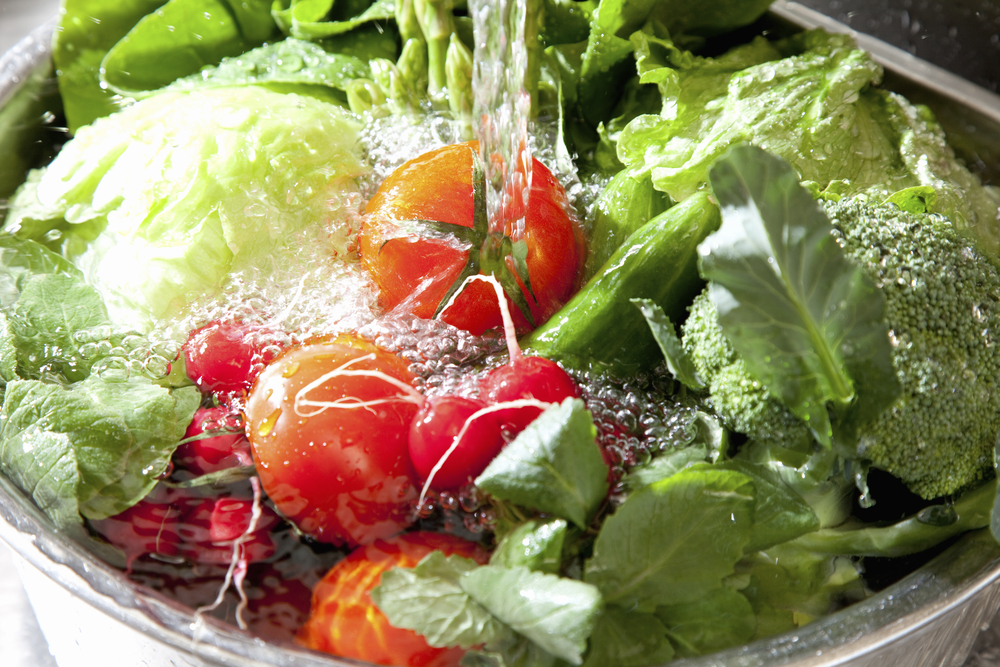 Pathogens in lettuce can't be washed away (KPG_Payless)