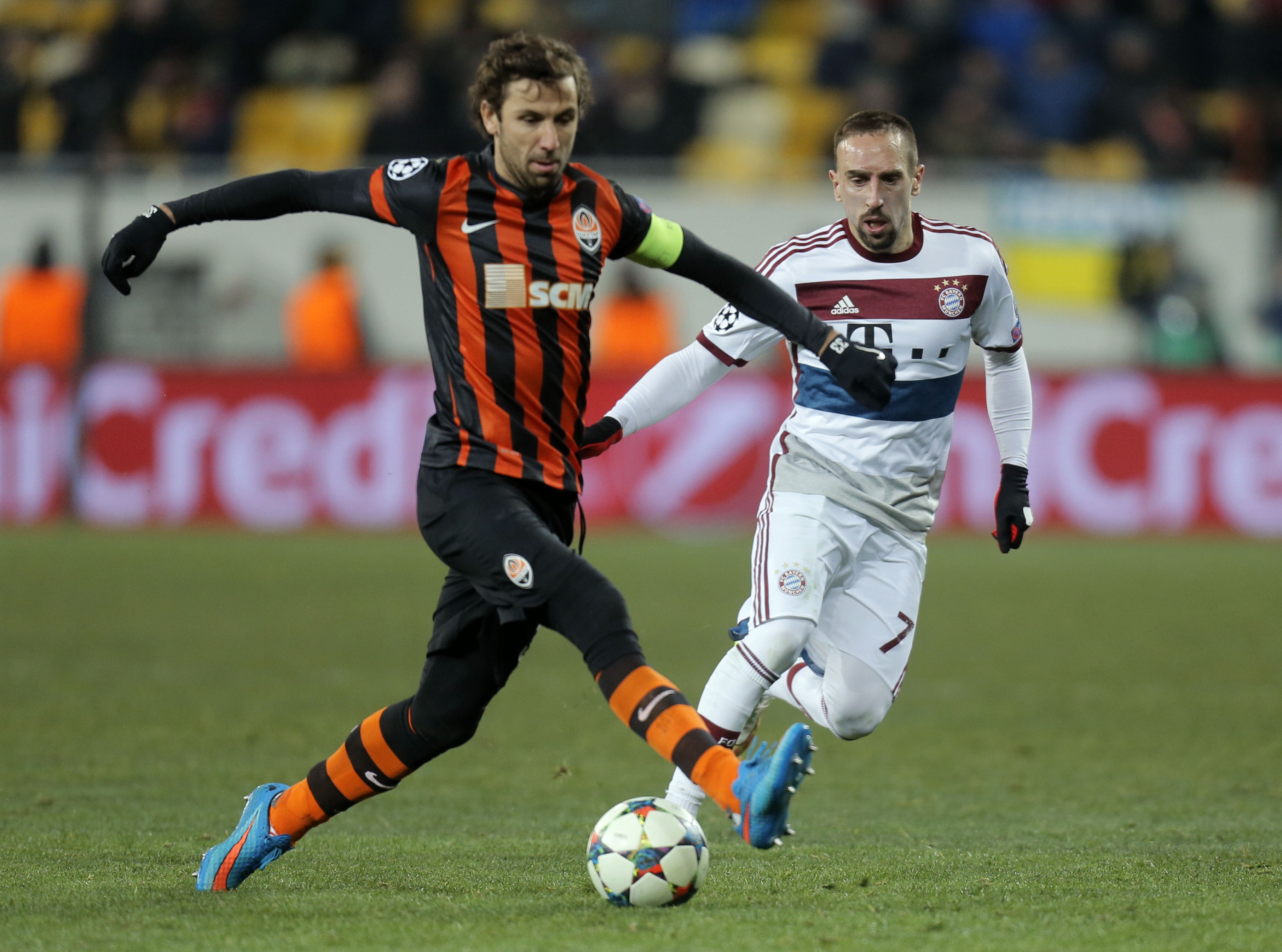 Bayern's Franck Ribery, right, and Shakhtar's  Darijo Srna struggle for the ball during the Champions League round of 16 first leg soccer match between Shakhtar Donetsk and Bayern Munich on Tuesday, Feb. 17, 2015 in Lviv, Ukraine. (AP Photo/Efrem Lukatsky) (AP)