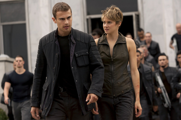 Theo James  and Shailene Woodley in "Insurgent" (Lionsgate)