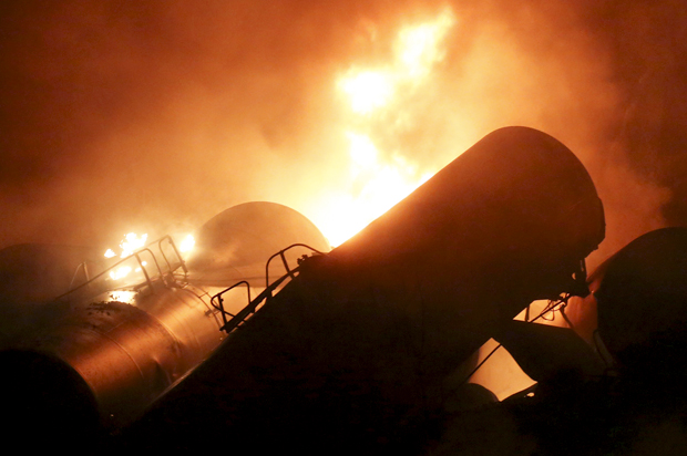 A CSX Corp train burns after derailment in Mount Carbon, West Virginia, February 16, 2015. (Reuters/Marcus Constantino)