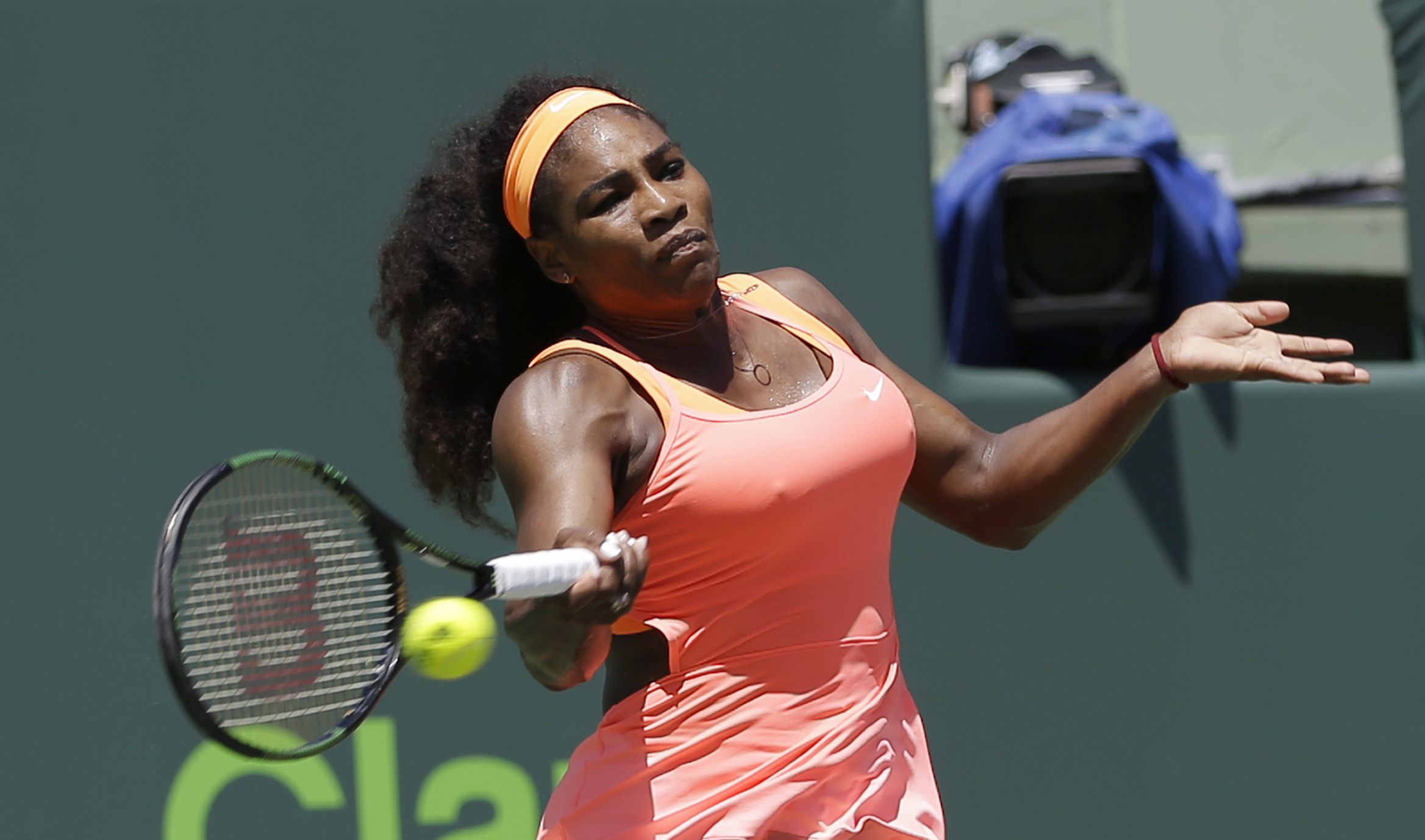 Serena Williams returns to Carla Suarez Navarro, of Spain, during the women's final at the Miami Open tennis tournament, Saturday, April 4, 2015, in Key Biscayne, Fla. Williams won 6-2, 6-0. (AP Photo/Alan Diaz) (AP)