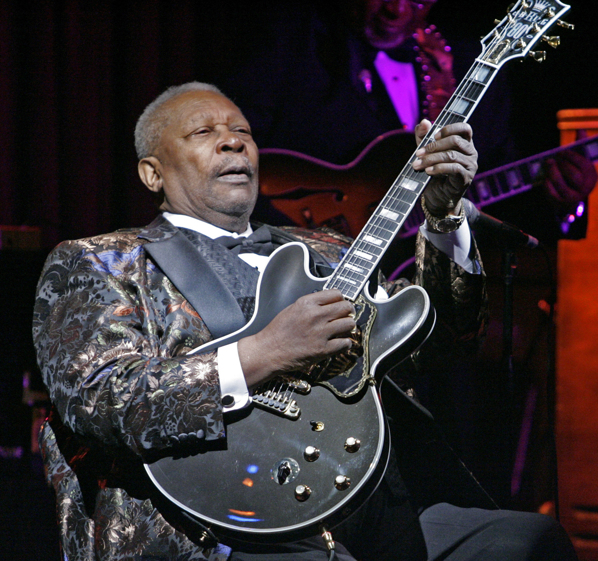 King plays during his 10,000th career performance in an appearance at his club in New York in 2006. (AP/Richard Drew)