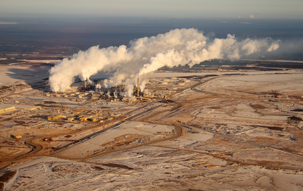 Tar sands development in Northern Alberta (chris kolaczan/Shutterstock)