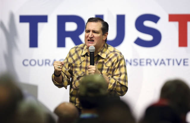 Sen. Ted Cruz makes a campaign stop (Richard Tsong-Taatarii/Star Tribune via AP)