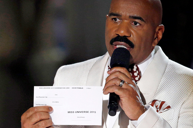 Steve Harvey holds up the card showing the winners after he incorrectly announced Miss Colombia Ariadna Gutierrez as the winner at the Miss Universe pageant on Sunday, Dec. 20, 2015, in Las Vegas. (AP/John Locher)