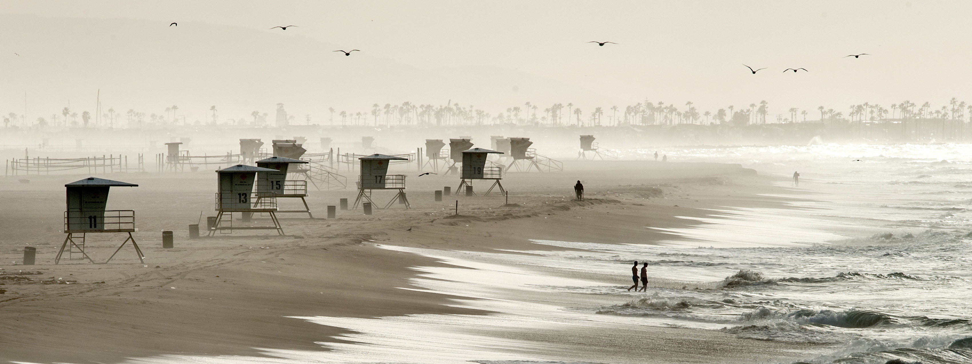 People enter the water near Huntington Beach Pier, Wednesday, Jan. 6, 2016, in Huntington Beach, Calif. El Nino storms lined up in the Pacific, promising to drench parts of the West for more than two weeks and increasing fears of mudslides and flash floods in regions stripped bare by wildfires. (Mark Rightmire(/The Orange County Register via AP)   MAGS OUT; LOS ANGELES TIMES OUT; MANDATORY CREDIT (AP)