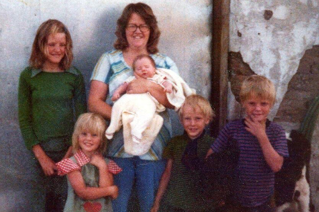 A childhood photograph of Ruth Wariner (second from left) with her
mother and siblings in Chihuahua, Mexico, 1977.