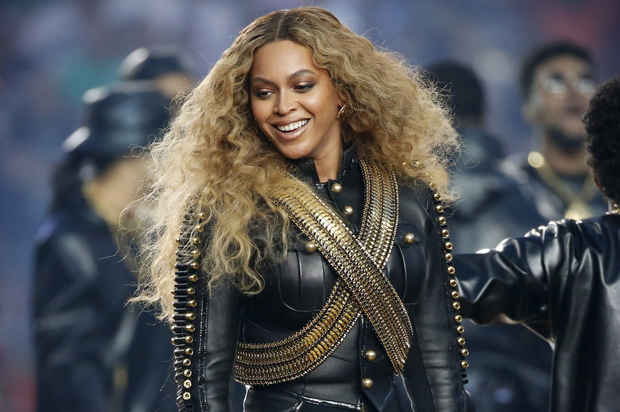 Beyoncé smiles after performing during the half-time show at the Super Bowl, February 7, 2016. (Reuters/Lucy Nicholson)
