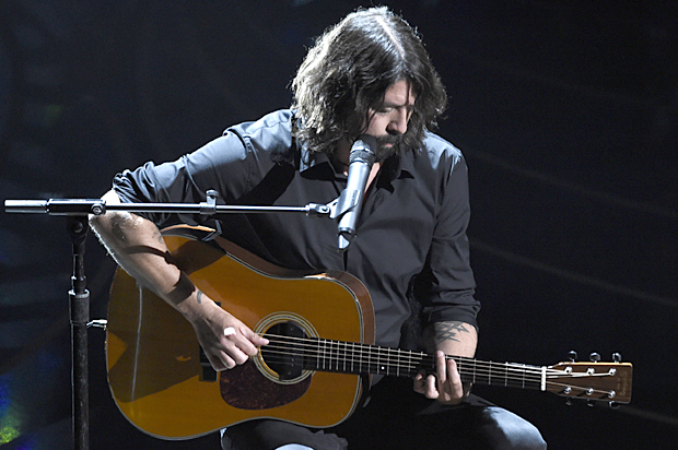 Dave Grohl performs at the Oscars, Feb. 28, 2016. (AP/Chris Pizzello)