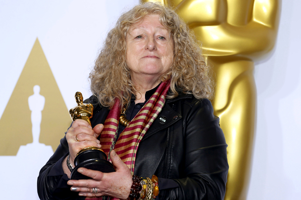Jenny Beavan poses during the 88th Academy Awards, February 28, 2016. (Reuters/Mike Blake)